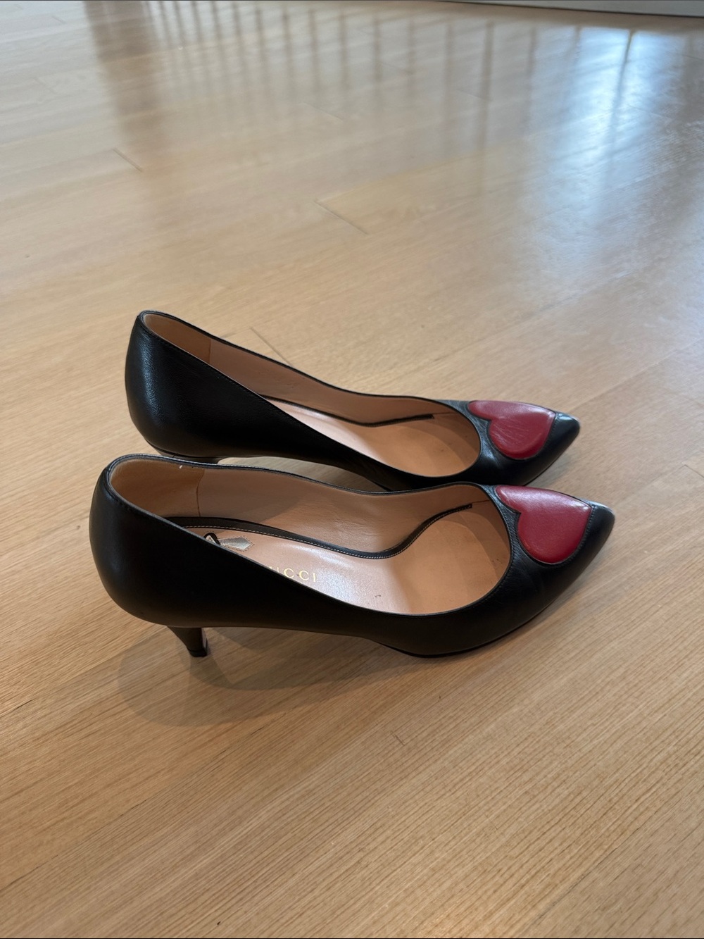 Gucci Black Leather Pointed Pumps with Red Heart Accent - Picture 4 of 4